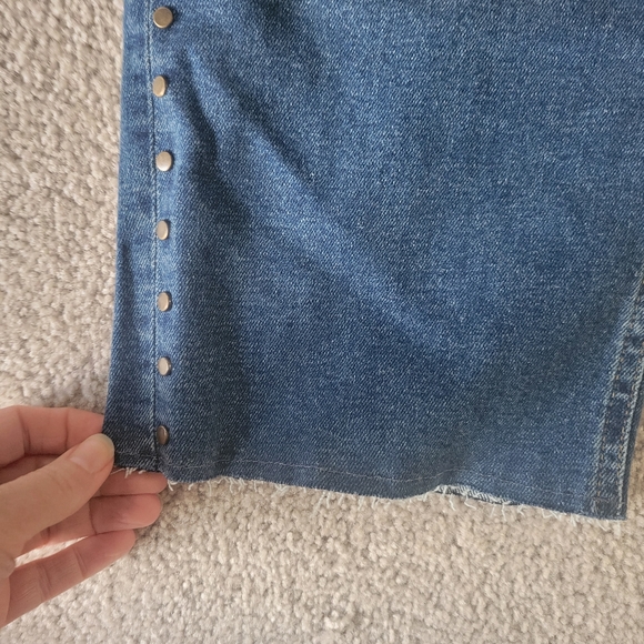 Boden High Rise Relaxed Cropped Straight Leg Raw Hem Studded Jeans Size 16 - Picture 9 of 11